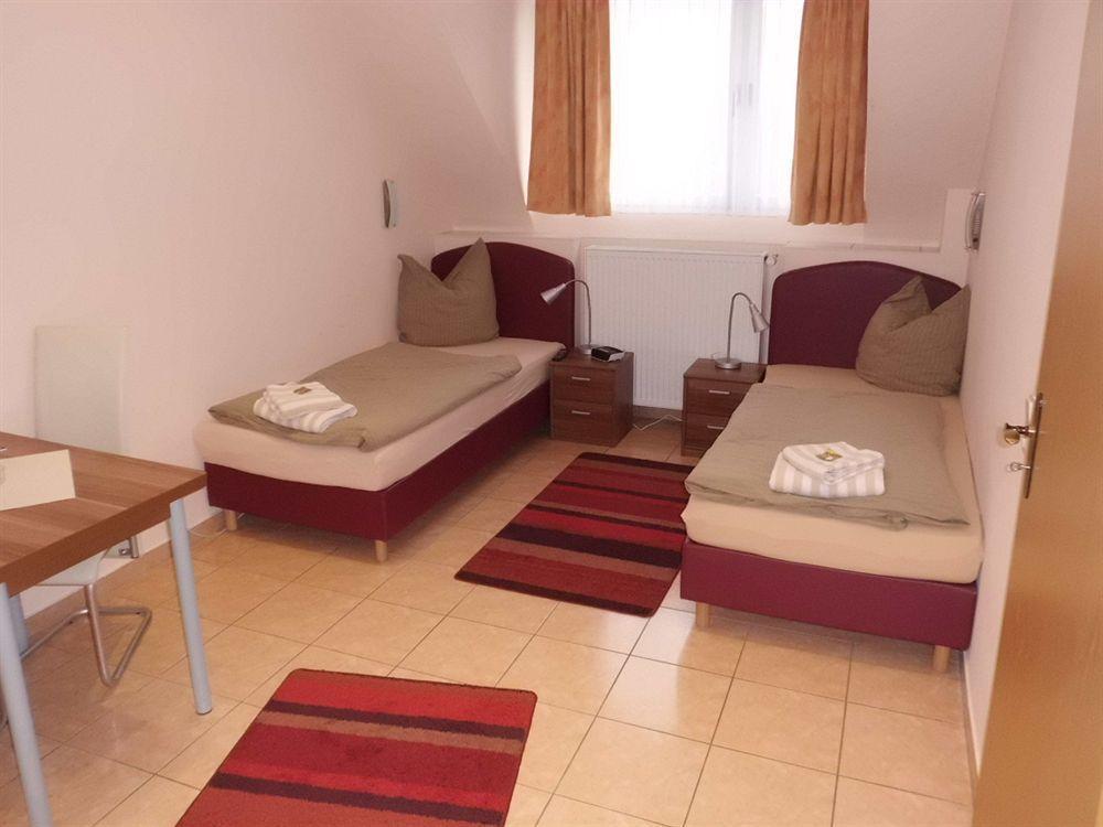 Hotel Schuetze Superior Гюрт Екстер'єр фото
