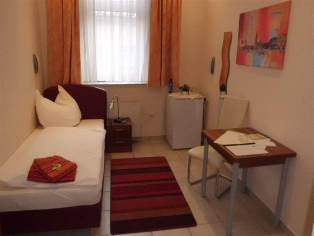 Hotel Schuetze Superior Гюрт Екстер'єр фото