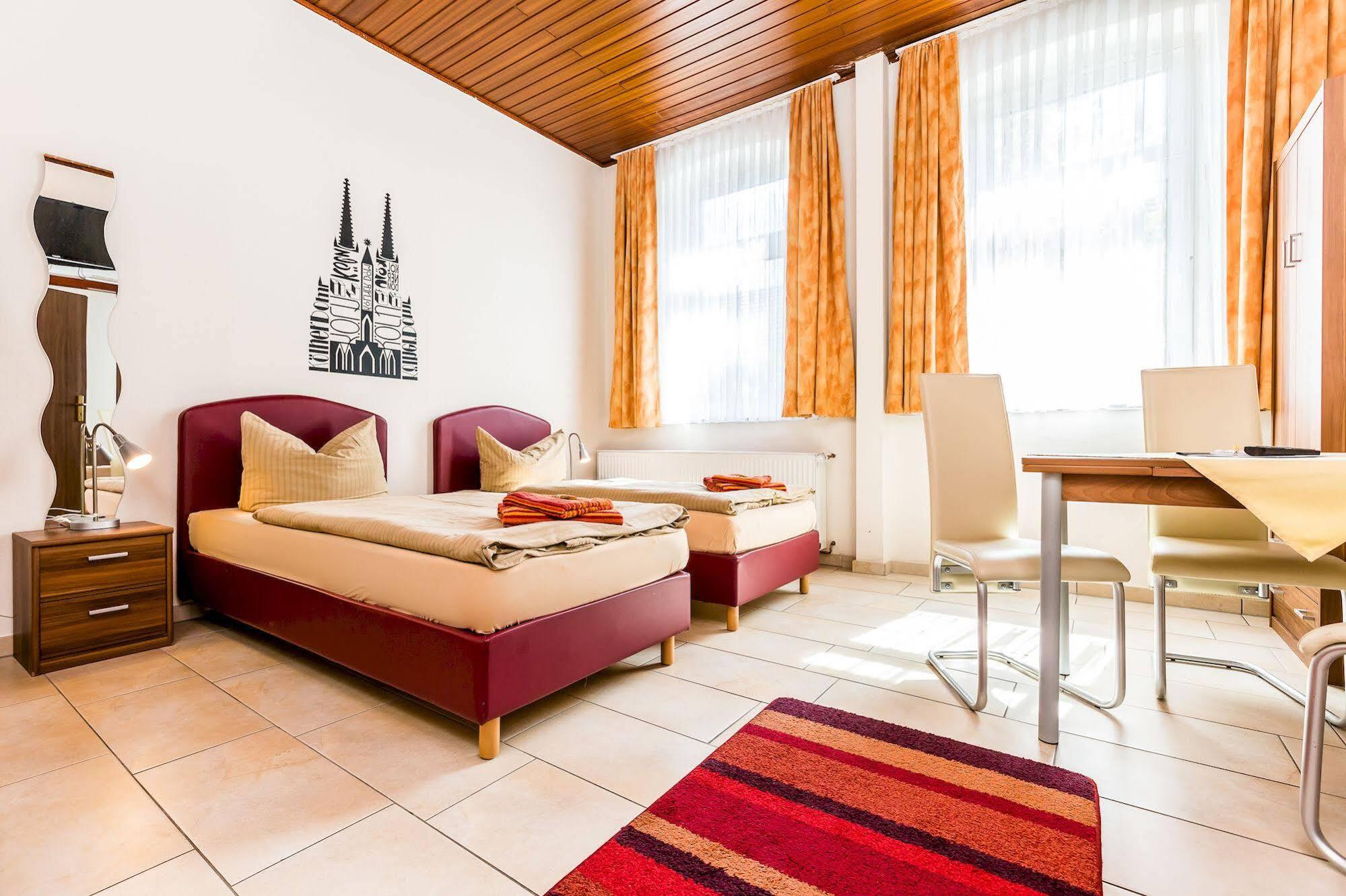 Hotel Schuetze Superior Гюрт Екстер'єр фото